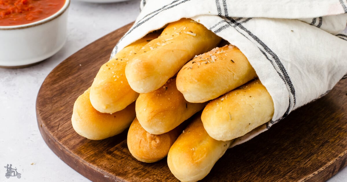 Soft & Buttery: Easy Homemade Olive Garden Copycat Breadsticks